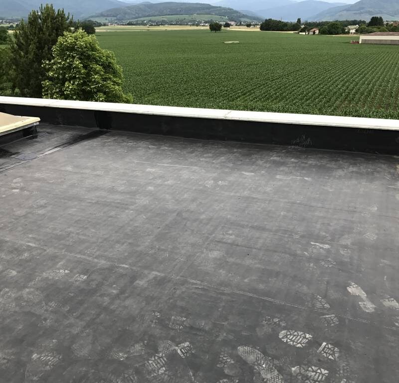 Etanch&eacute;it&eacute; d’une toiture avec pose membranes EPDM. H&oelig;nheim 4
