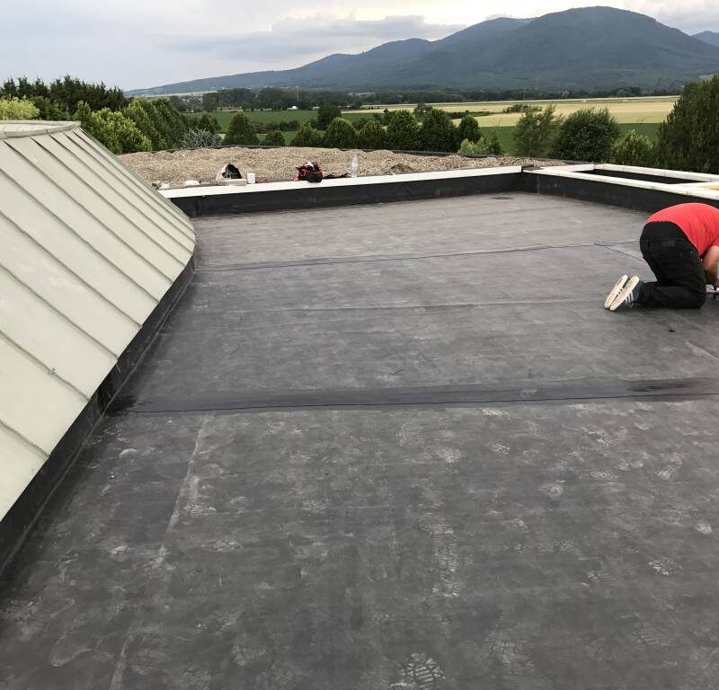 Etanch&eacute;it&eacute; d’une toiture avec pose membranes EPDM. Molsheim 5