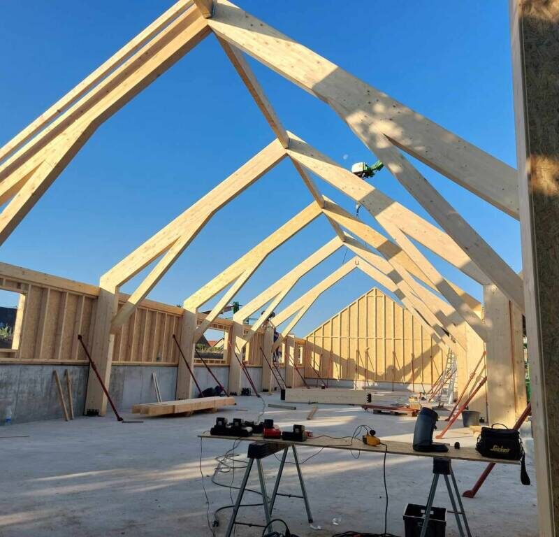 Levage d’une charpente en bois et couverture en tuiles et bac acier. Schiltigheim 1